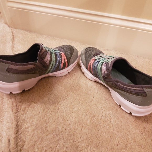 All 5 pair  Girl's shoes great value - Picture 7 of 8